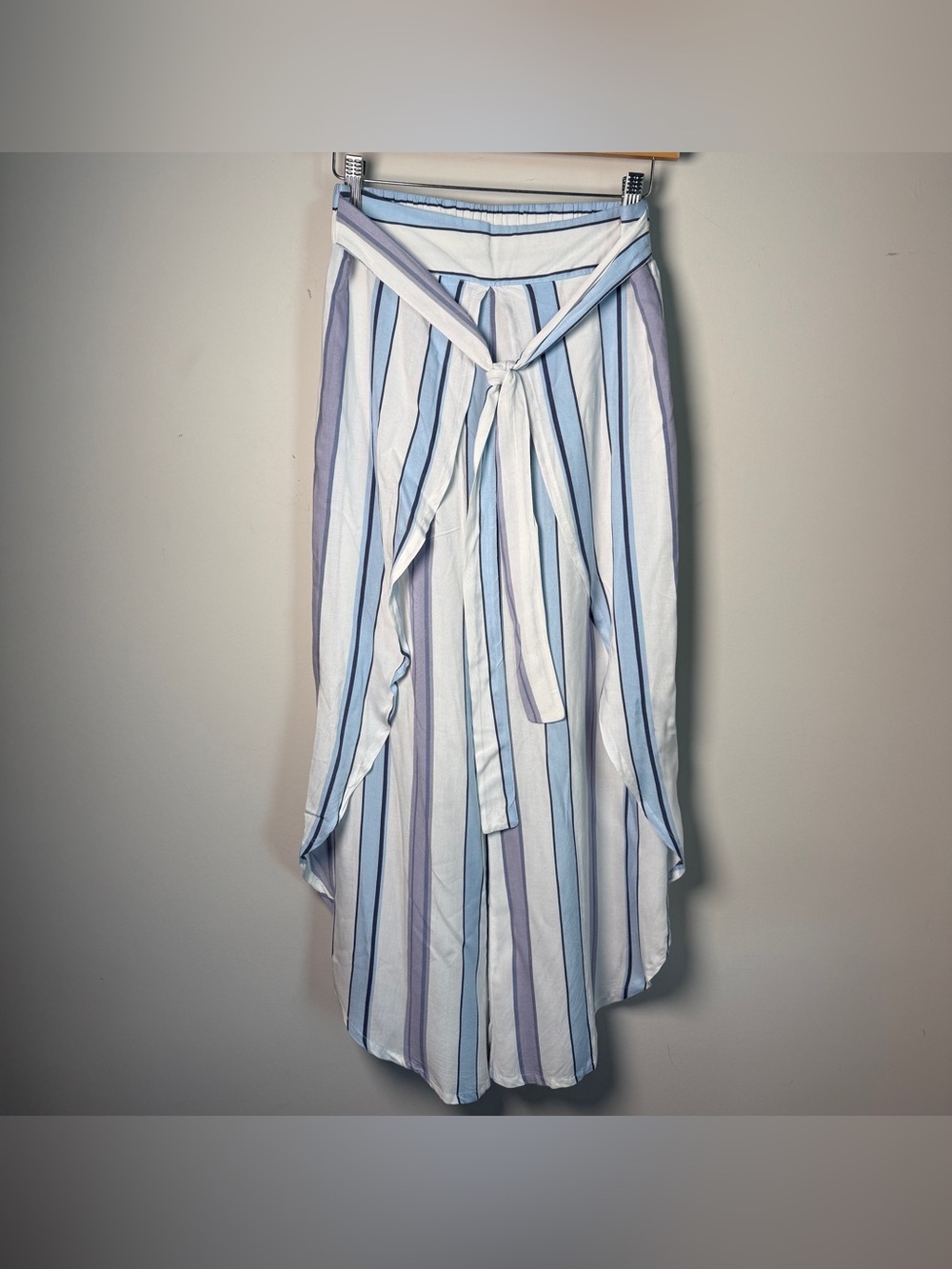 New Look Blue Stripe Rayon Wide Leg Tie Front Pants Sz M | Coastal Vacation Boho